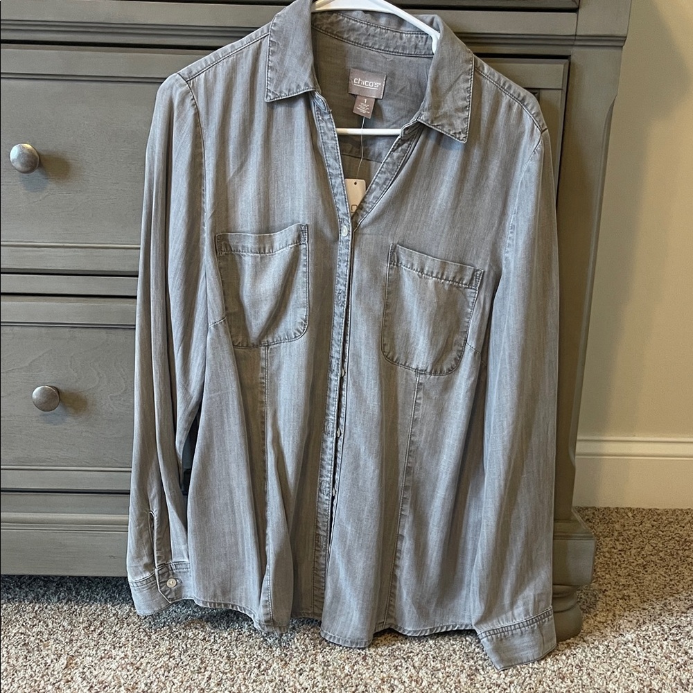 Chico’s Gray Button-Up Shirt